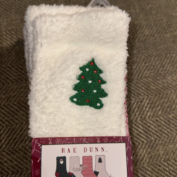 NWT Rae Dunn Cozy Crew Christmas Socks - Green, Red, White 4 pair WMN SS 9-11 - Picture 12 of 13